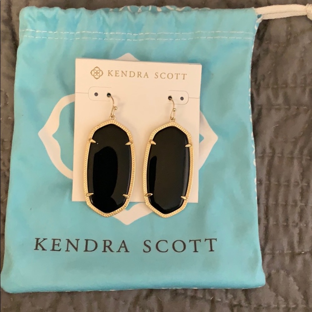 EUC Kendra Scott Danielle Earrings